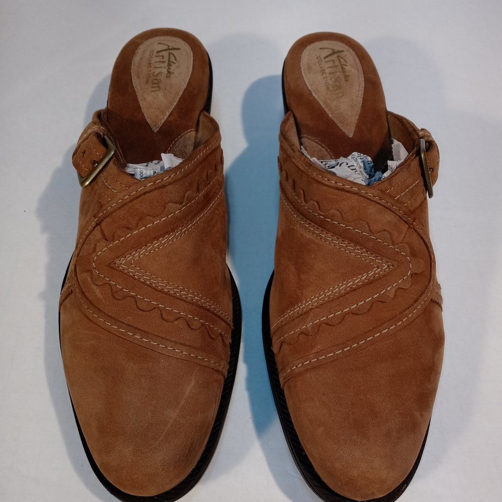 Clark's | Woman's size 8 slip-on beige suede shoe